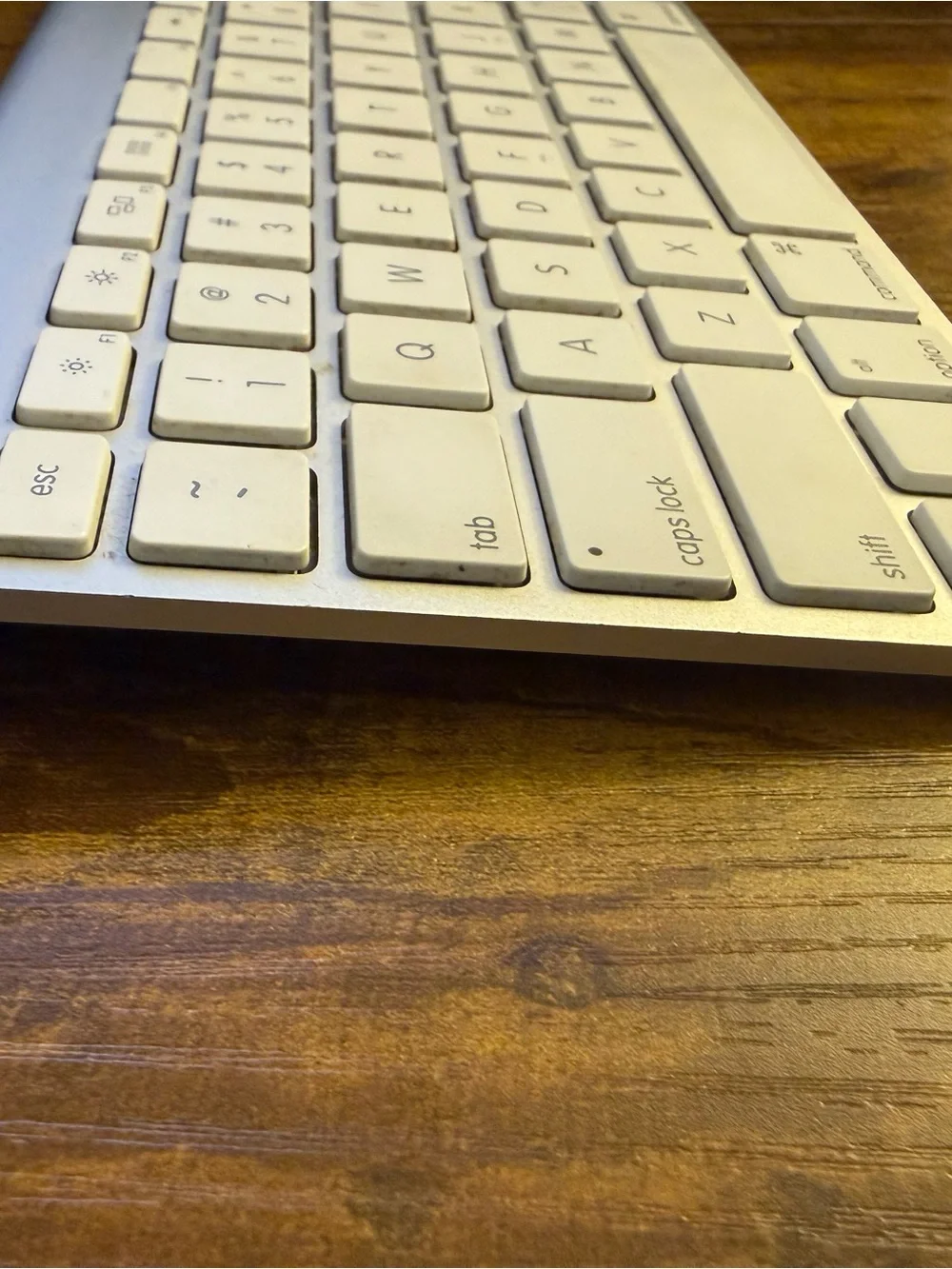 Apple White Aluminum Wireless Keyboard and White Magic Mouse